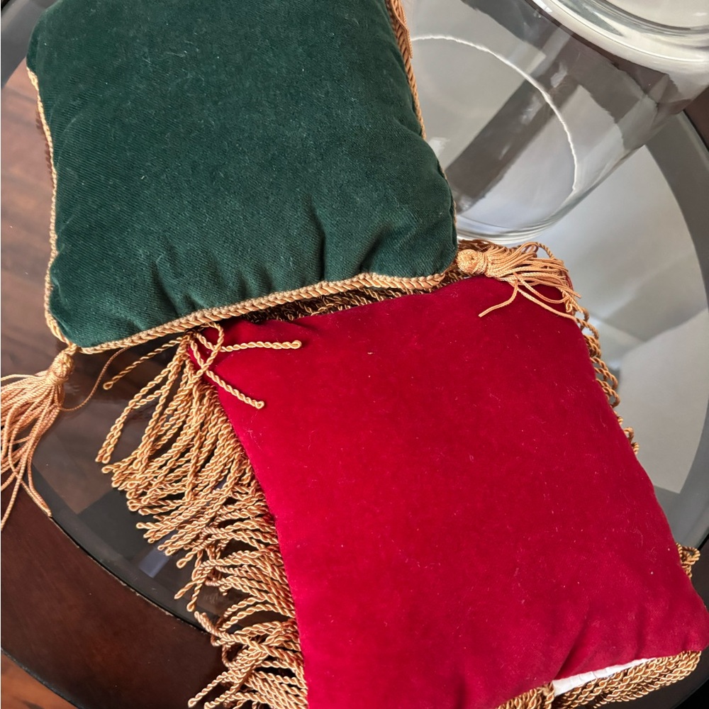 Elegant Holiday Decorative Pillow Set - Red and Green